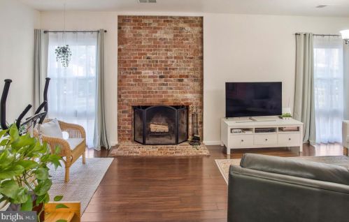 2489 Paxton St, Woodbridge, VA 22192-3407