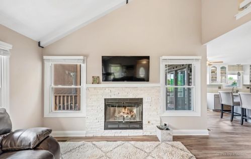 1151 Bradbury Cir, Carol Stream IL  60188-3903 exterior