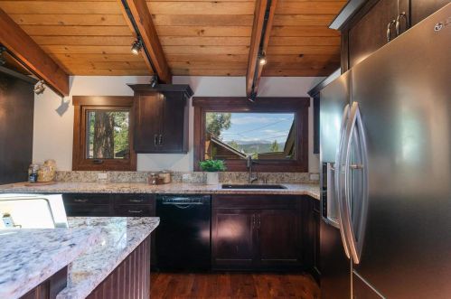 12116 Highland Ave, Truckee CA  96161-1719 exterior