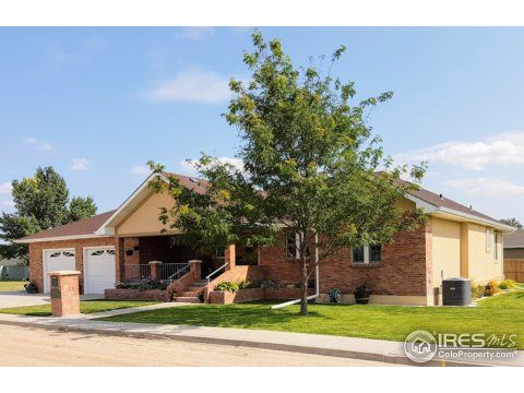 542 11th St, Akron, CO 80720-1915