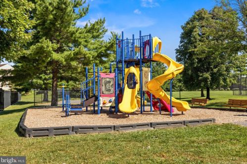 2806 Clear Shot Dr, Silver Spring MD 20906-6207 exterior