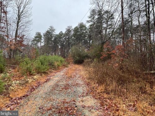 177 Paradise Ln, Gordonsville, VA 22942-6339