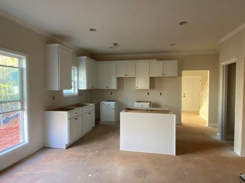 484 Rapids Dr, Bogart, GA 30622-5199