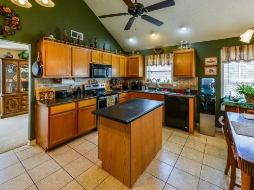 795 Bear Creek Pt, Mansfield, GA 30055-2124