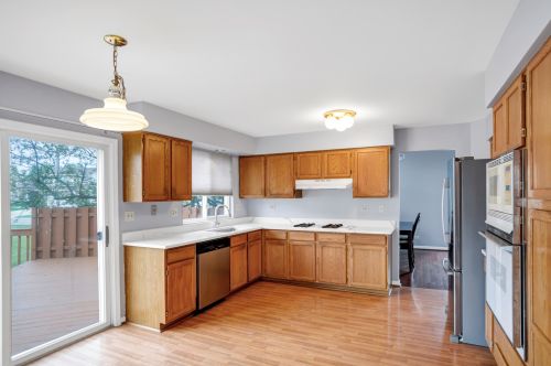 841 Tamarac Dr, Carol Stream IL  60188-4427 exterior