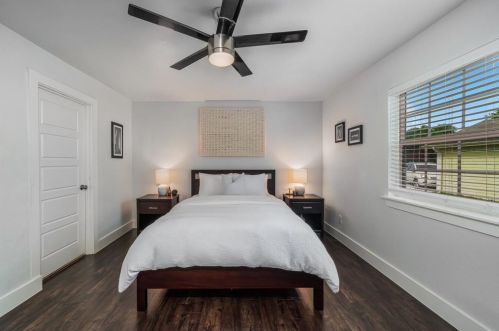 2116 Rockwood Dr, Carrollton TX 75007-5723 exterior