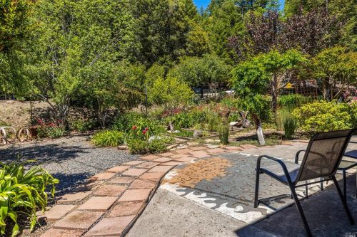 1853 Tulip Pl, Willits, CA 95490-9093