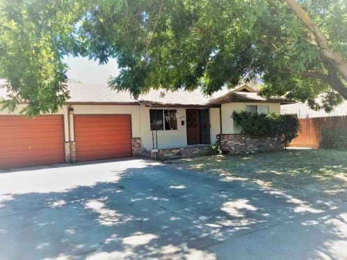 1128 Julian St, Turlock, CA 95380-3820