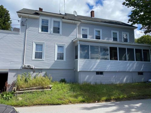 82 Oak St, Laconia, NH 03246-2752