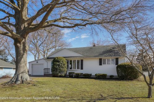 57 Fairview Dr, Middletown, NJ 07748-3609