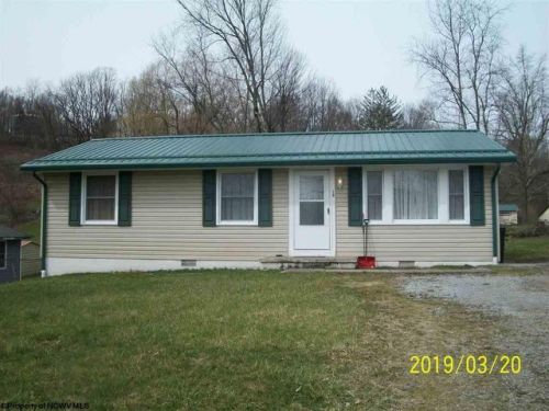14 2nd St, Belington, WV 26250-9489