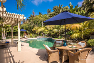 1033 Saint Albans Dr, Encinitas, CA 92024-2219