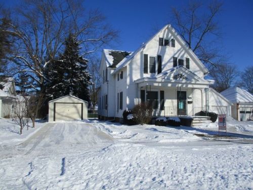 110 2nd St, Galva, IL 61434-1782
