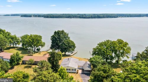 1243 Federal Farm Rd, Montross, VA 22520-3518