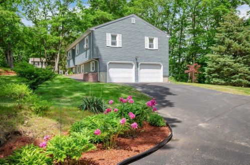 687 River Rd, Lincoln, RI 02865-1405