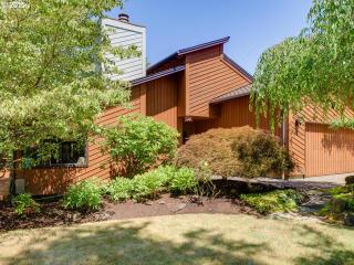 8805 Copeland St, Portland, OR 97229-6432