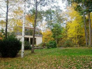 87 Edgewater Dr, Barrington, NH 03825-7286