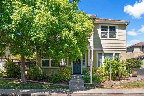 119 Summerfield Dr, Vacaville, CA 95687-4144