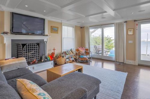 11 Seabreeze Pl, Norwalk CT  06854-4711 exterior