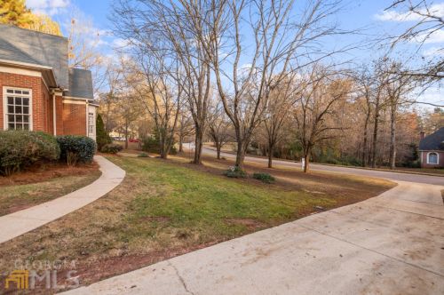 218 Village Dr, Lagrange, GA 30240-8831