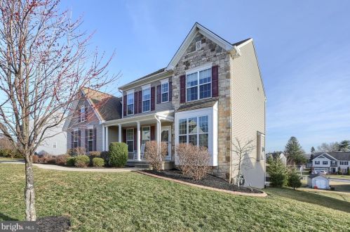 7424 View Crest Dr, Harrisburg, PA 17112-8705