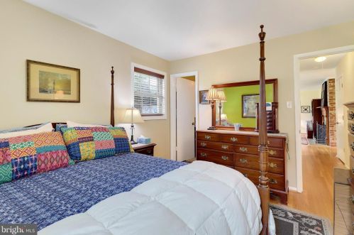 7122 Dalhouse St, Springfield VA  22151-3430 exterior