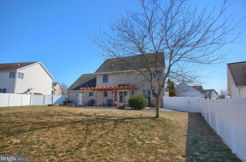 70 Pne Crk Dr, Carlisle PA  17013-9675 exterior