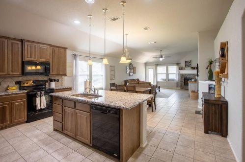 1712 Chivalry Ln, Fort Worth TX  76140-5780 exterior