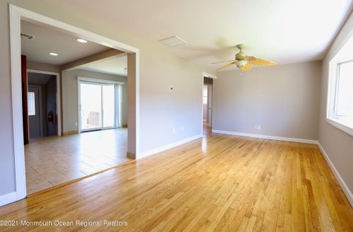313 Maple St, Lakehurst NJ  08733-2604 exterior