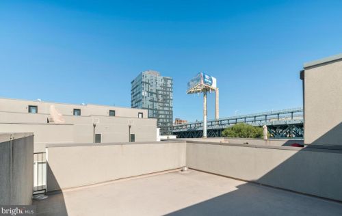 146 Front St, Philadelphia PA 19106-0020 exterior