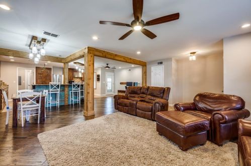 1318 Swallow Ln, Garland TX 75042-8035 exterior