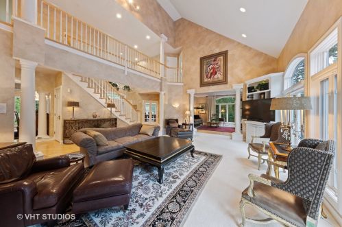 9301 Falling Waters Dr, Willowbrook IL  60527-0718 exterior