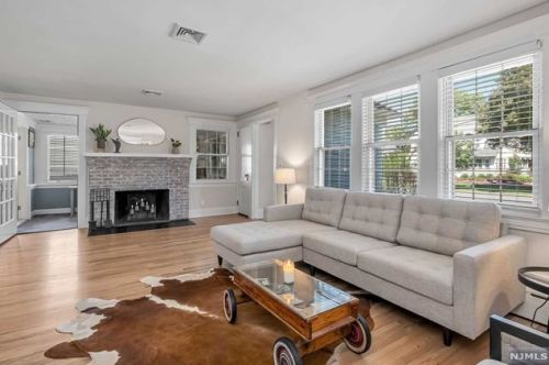 15 Cumberland Rd, Ridgewood, NJ 07452-2603