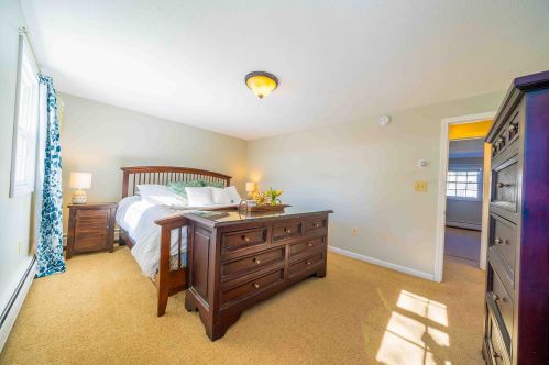 115 Fieldstone Dr, Londonderry NH  03053-2709 exterior