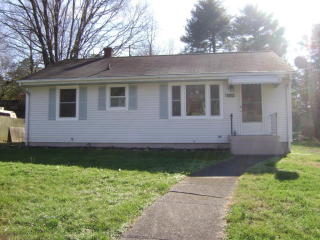 2009 Burma Rd, Salem, VA 24153-2327