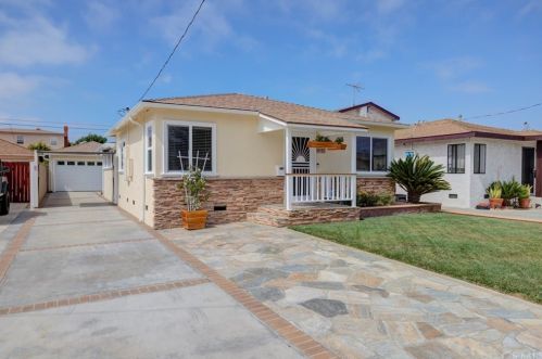 4583 141st St, Hawthorne, CA 90250-6927