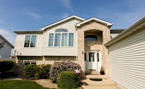 1696 Liberty St, Hobart, IN 46342-6229