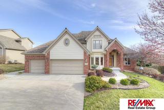802 Bailey Dr, Omaha, NE 68046-7022