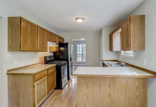 715 Durham Ridge Dr, Lilburn, GA 30047-5882