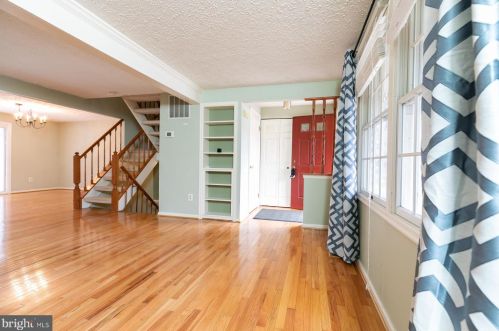 1104 Floyd Pl, Herndon VA  20170-3537 exterior