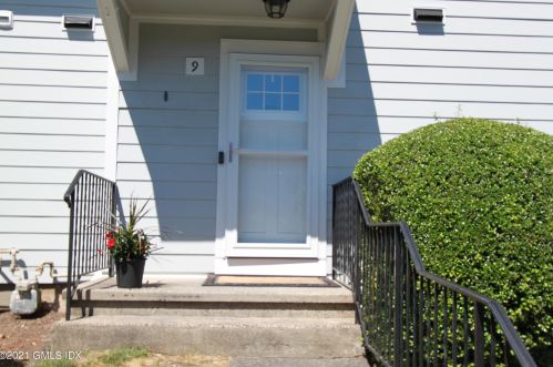 9 Whiffletree Way, Riverside, CT 06878-1116
