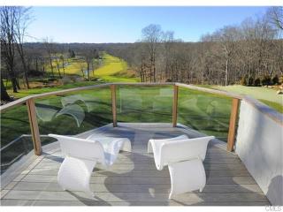37 Londonderry Dr, Greenwich, CT 06830-3508