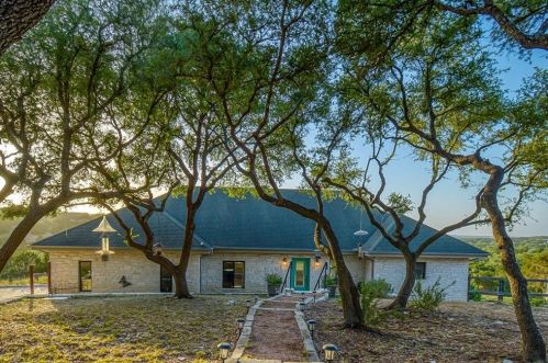 1006 Lookout Hill Cv, Mount Sharp, TX 78620-3939