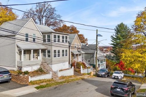 57 Schley St, Outwater, NJ 07026-2740