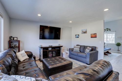 6067 Quatar Way, Aurora CO 80016-7134 exterior