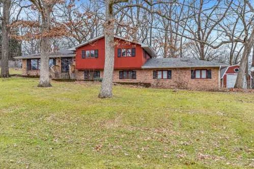 3421 Dallas Rd, Rockford, IL 61109-3829