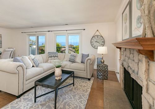 373 Sunset Dr, Encinitas, CA 92024-2638