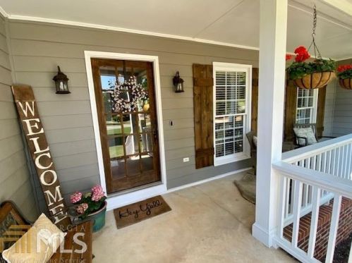 1091 Lakeside Dr, Bishop, GA 30621-1543