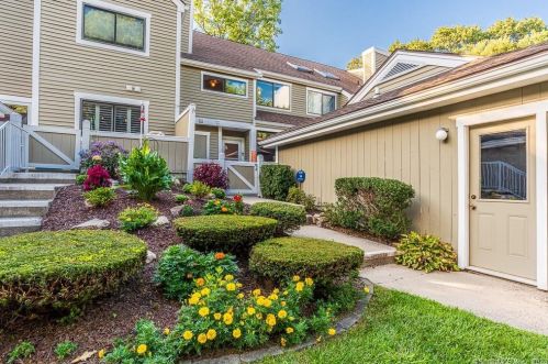 42 Country Walk, Huntington, CT 06484-5331