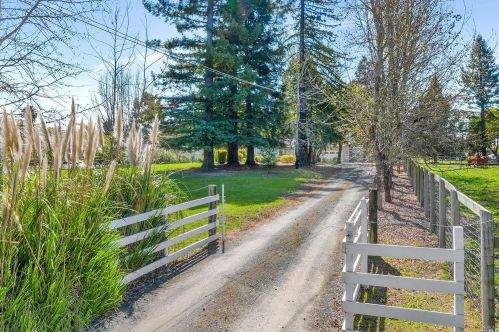 13523 Harrison Grade Pl, Sebastopol, CA 95472-8948